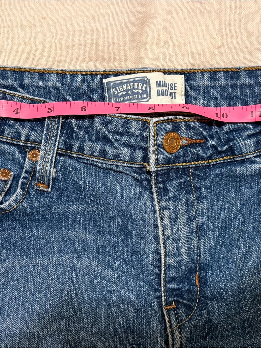 Y2K Mid Rise Levi’s - Picture 5 of 6